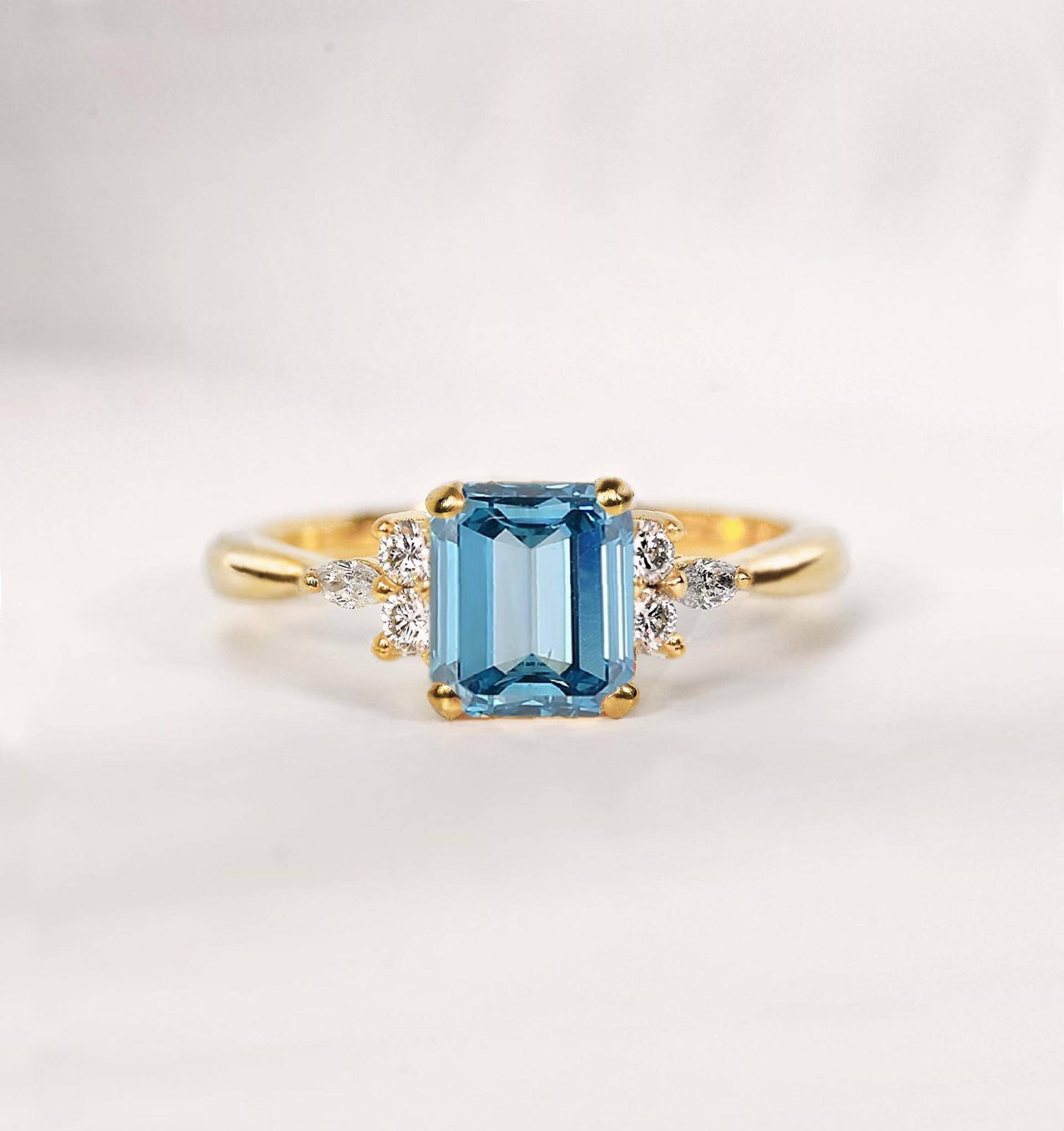 Smaragdschliff Aquamarin Verlobungsring | 14K, 18K Gold Echter Alternativer Diamantring Umweltfreundlicher Ring von DiorahJewellery