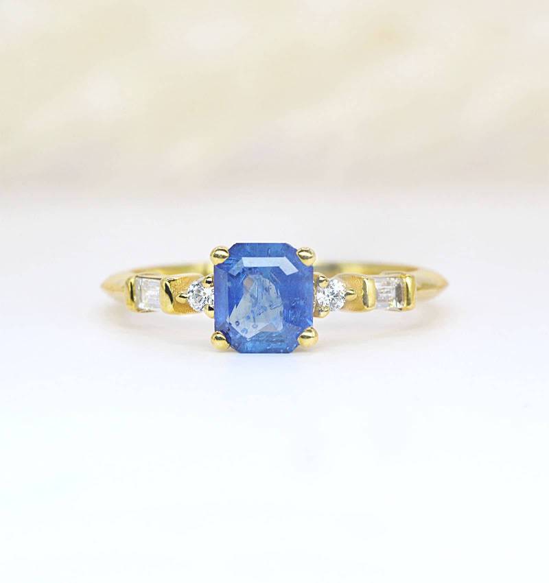 Smaragdschliff Blauer Saphir Und Diamant Vintage Ring | Komplett Von Der Erde Abgebauter Verlobungsring Als von DiorahJewellery