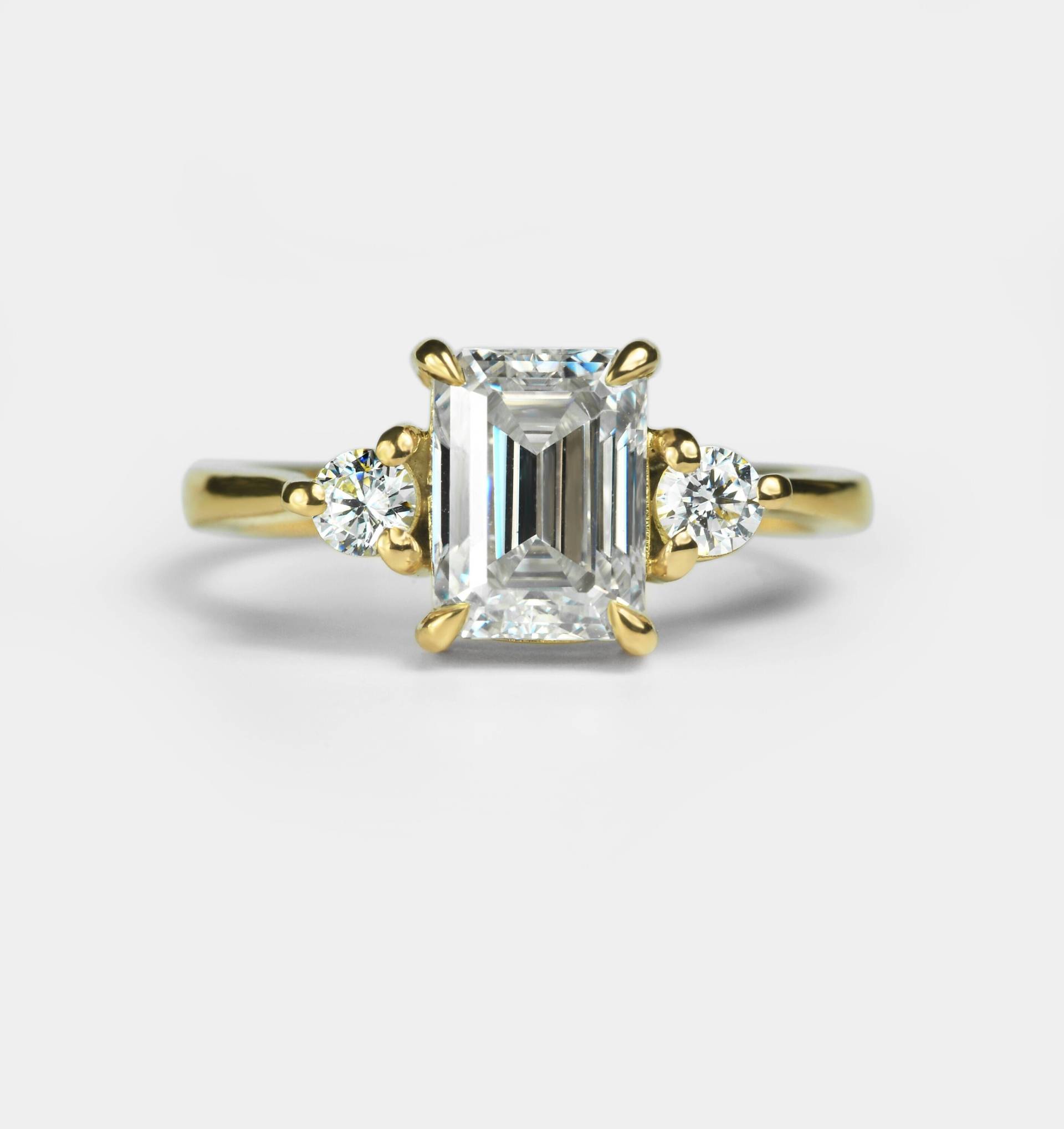 Smaragdschliff Moissanite Verlobungsring, 14K, 18K Gold, Echter Moissanite, Alternativer Diamantring, Umweltfreundlich von DiorahJewellery