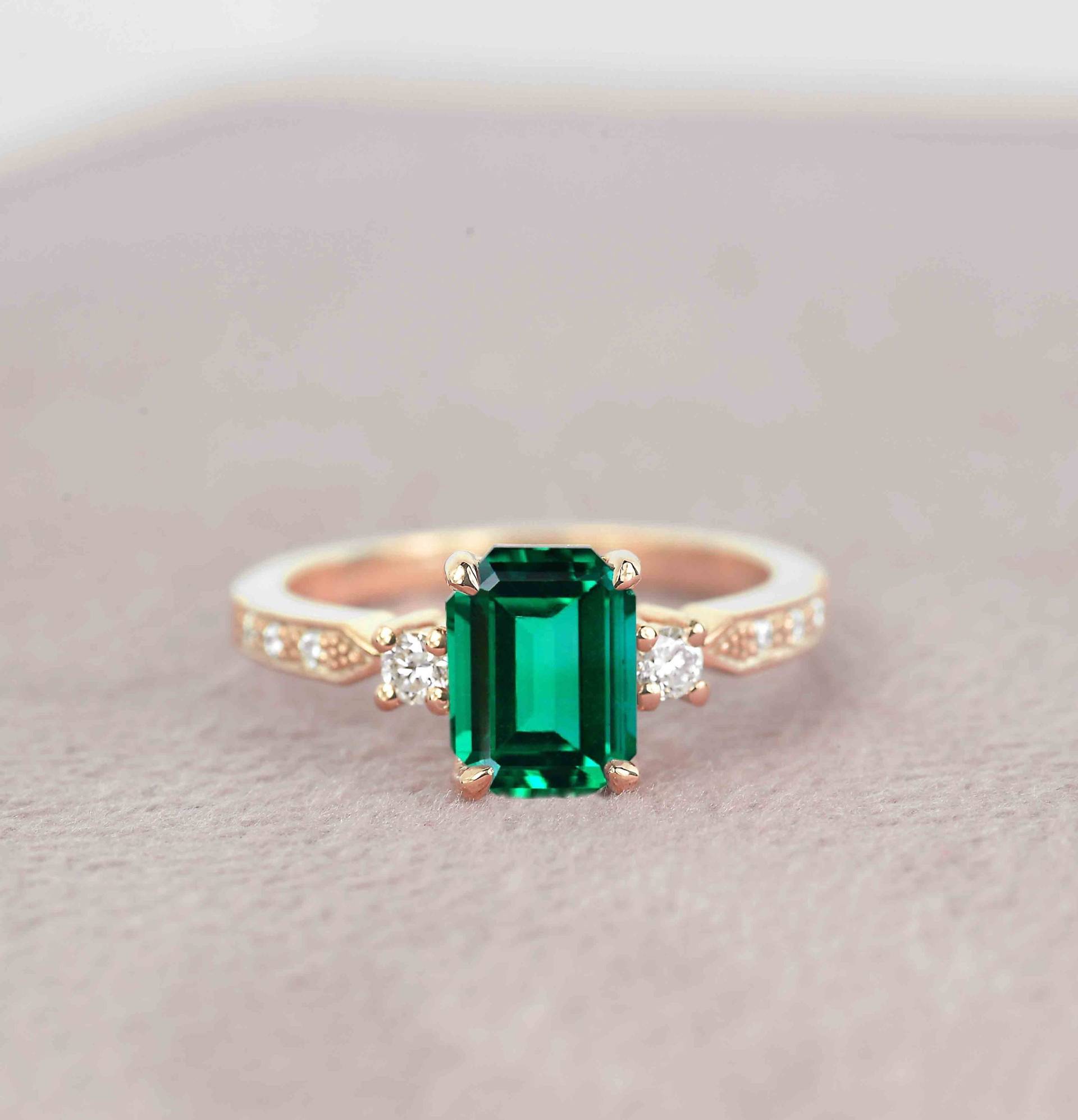 Smaragdschliff Natürlicher Smaragd Verlobungsring | Zierliche Runde Diamant Ehering 8 X 6mm Jubiläumsring Vintage Versprechen Ring von DiorahJewellery