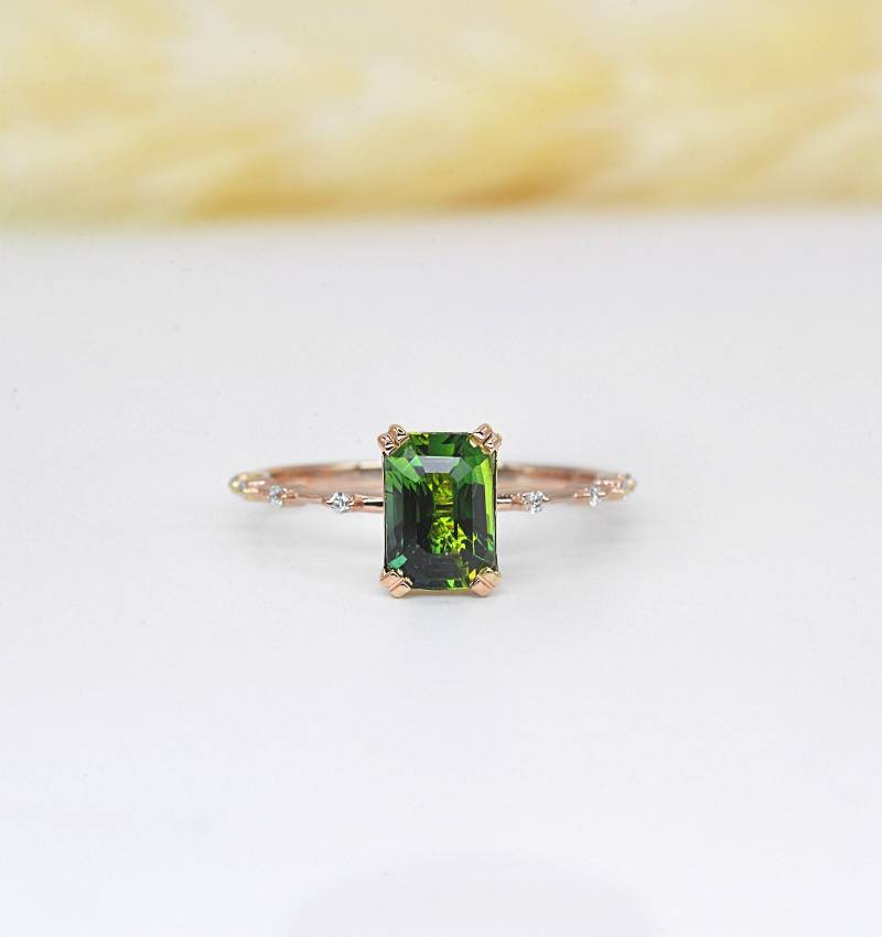 Smaragdschliff Tsavorit Art Deco Verlobungsring Roségold Brautring von DiorahJewellery