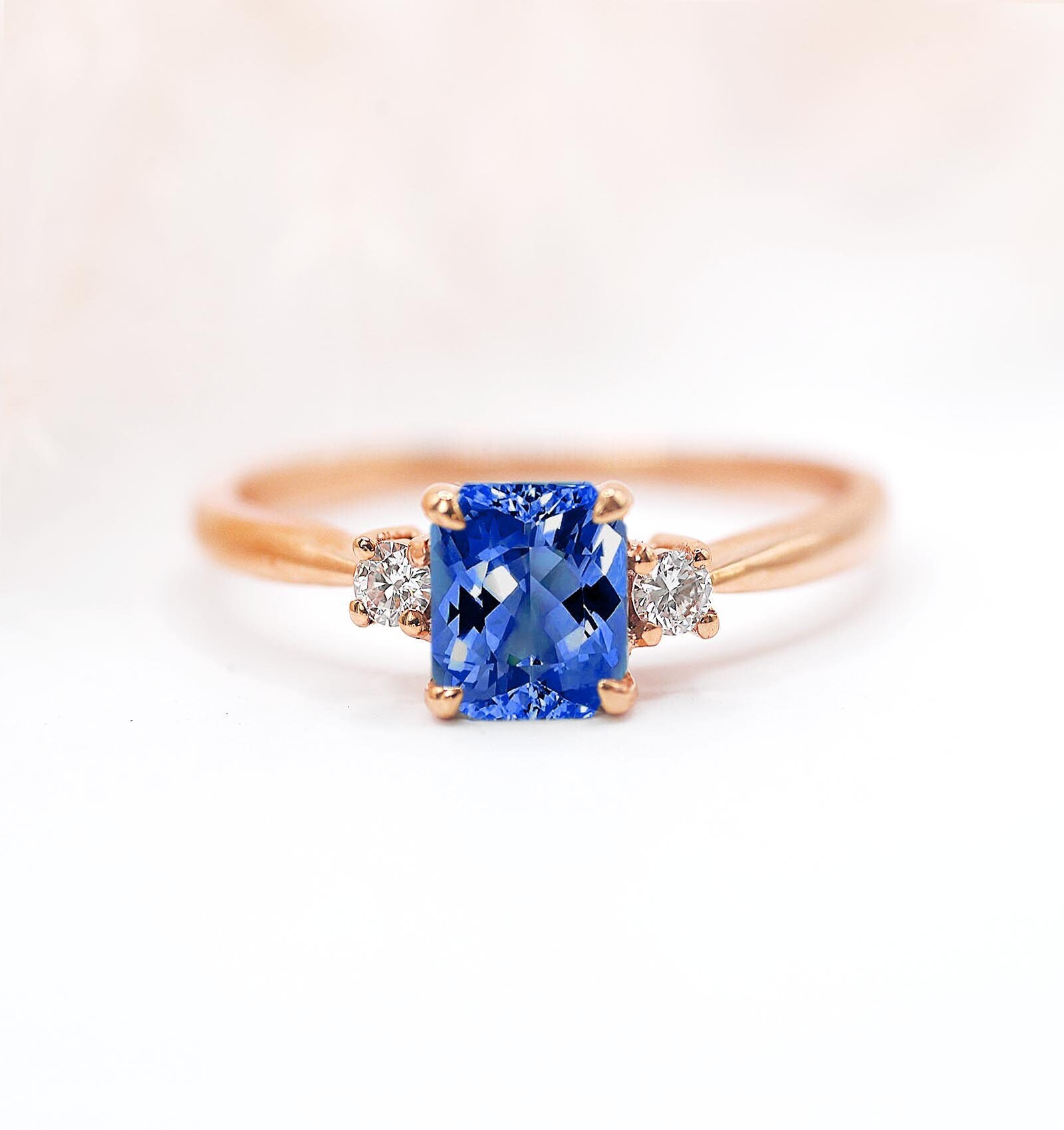 Strahlend Geschliffener Blauer Saphir Und Diamant Vintage Ring | Strahlender Verlobungsring Einzigartiger Rose Für Die Liebe von DiorahJewellery