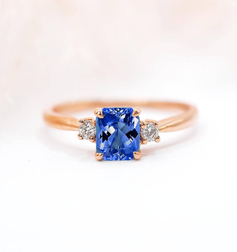 strahlend Blauer Saphir Und Diamant Ring 14K Rose Gold Vintage Verlobungsring von DiorahJewellery