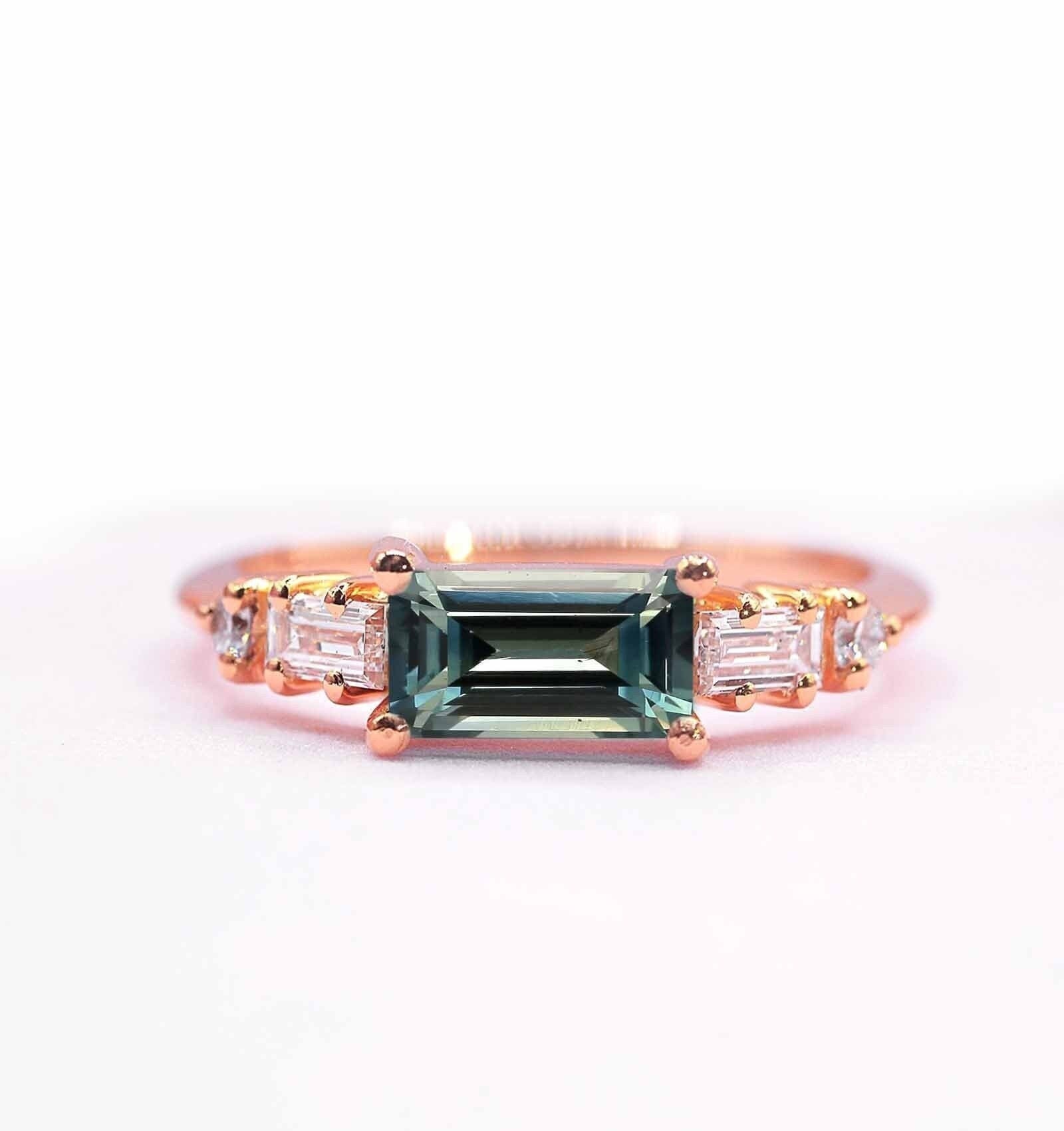 Türkis Saphir Und Diamant Art Deco Verlobungsring | Zierlicher Einzigartiger Handgemachter Ring Baguette 4.5 X 8mm Rose Gold von DiorahJewellery