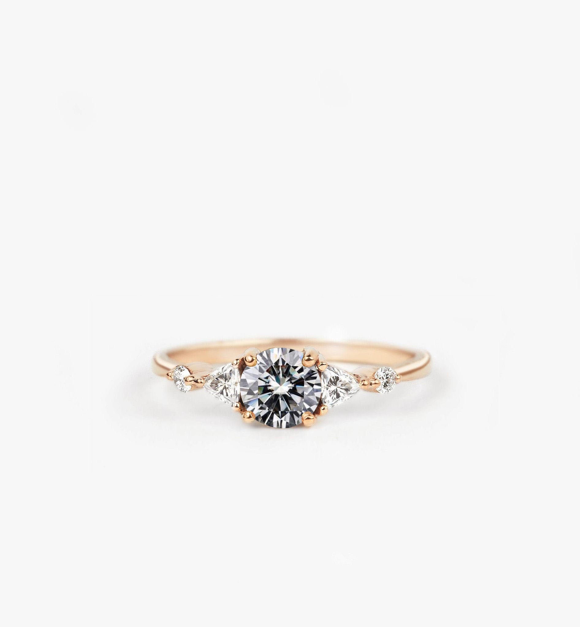 Weiße Moissanite Verlobungsring | Und Billionen Diamantring Stapelbarer Ring in 9K/14K/18K Rose, Gelb Oder Weiß Gold von DiorahJewellery