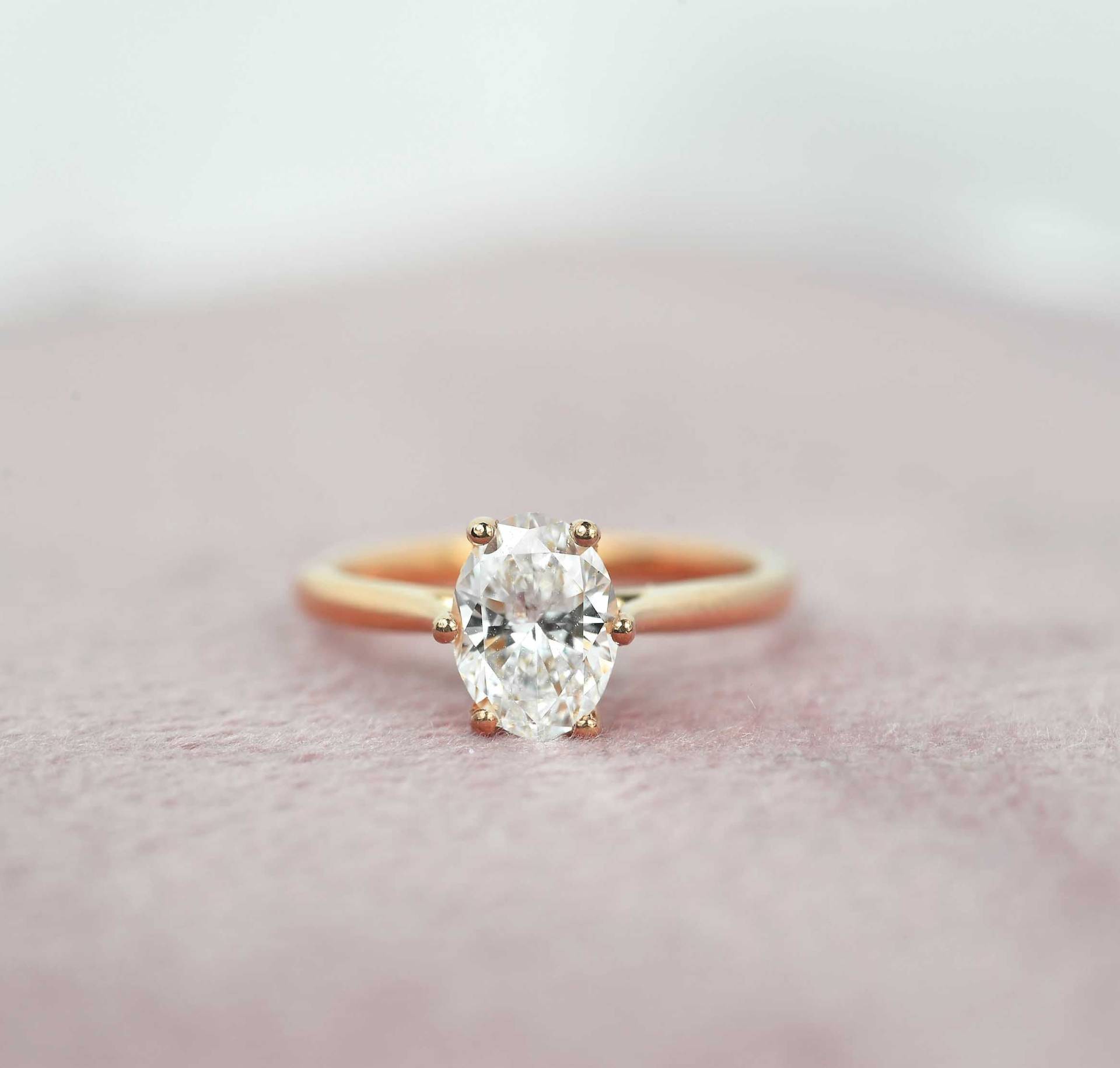 Weiße Moissanite Verlobungsring | Vintage Inspiriert Minimal Style Ring Einfache Edlen 9K, 14K, 18K, Rose Gold Versprechen von DiorahJewellery