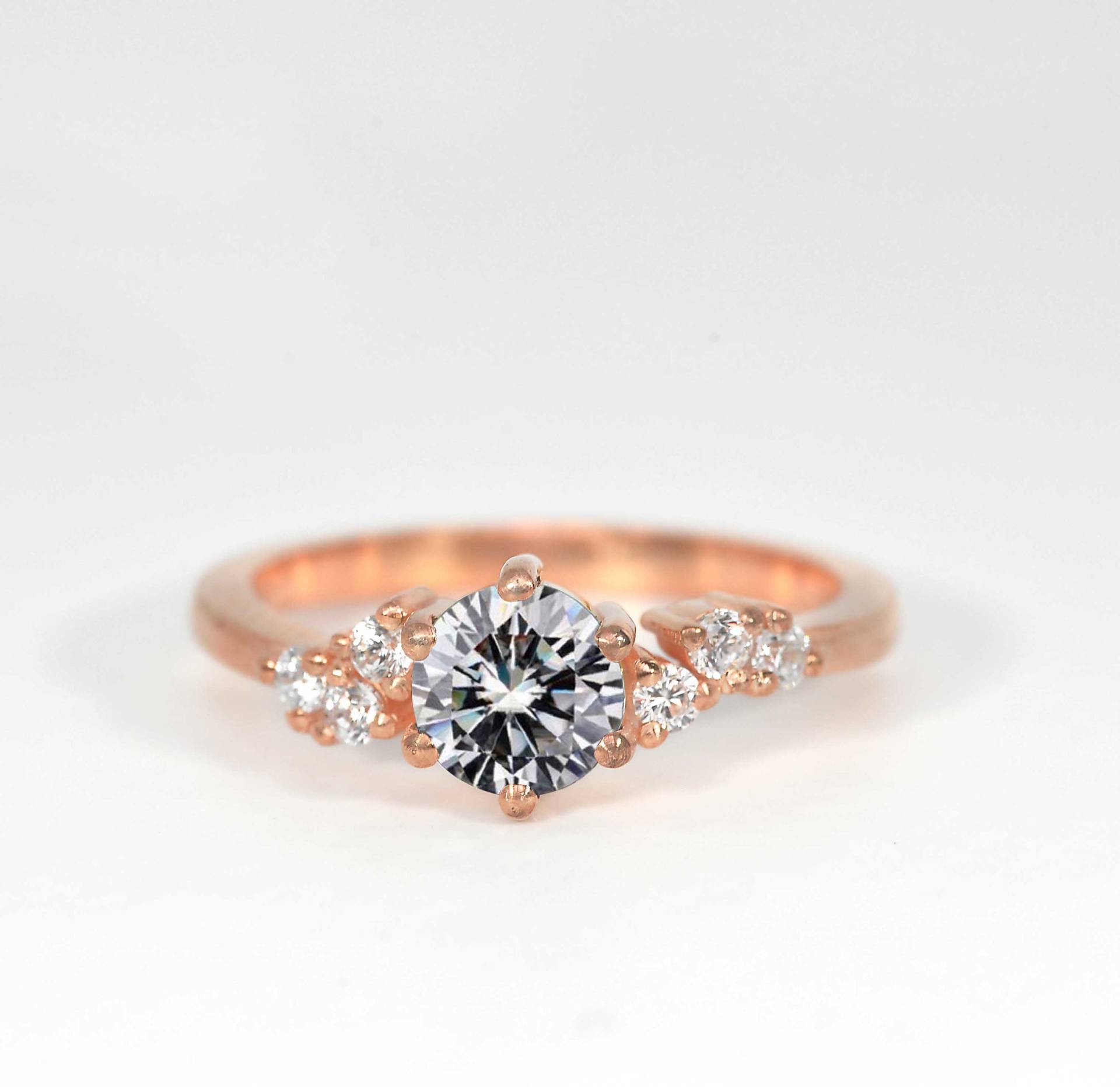 Weißer Moissanit Und Runder Weißer Diamant Hochzeits - Verlobungsring | 5mm Brautring Roségold Diamant Ring Für Sie von DiorahJewellery