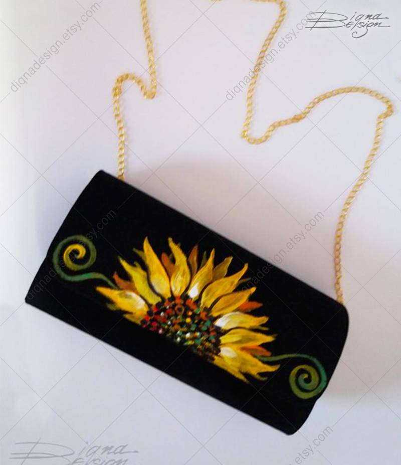 Handbemalte Sonnenblumen-Samt-Clutch-Tasche von DiqnaDesign