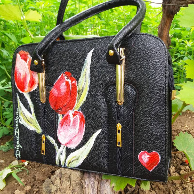 Handbemalte Tulpen Eco Leder Tasche Abend Handtasche Schwarz & Rot von DiqnaDesign