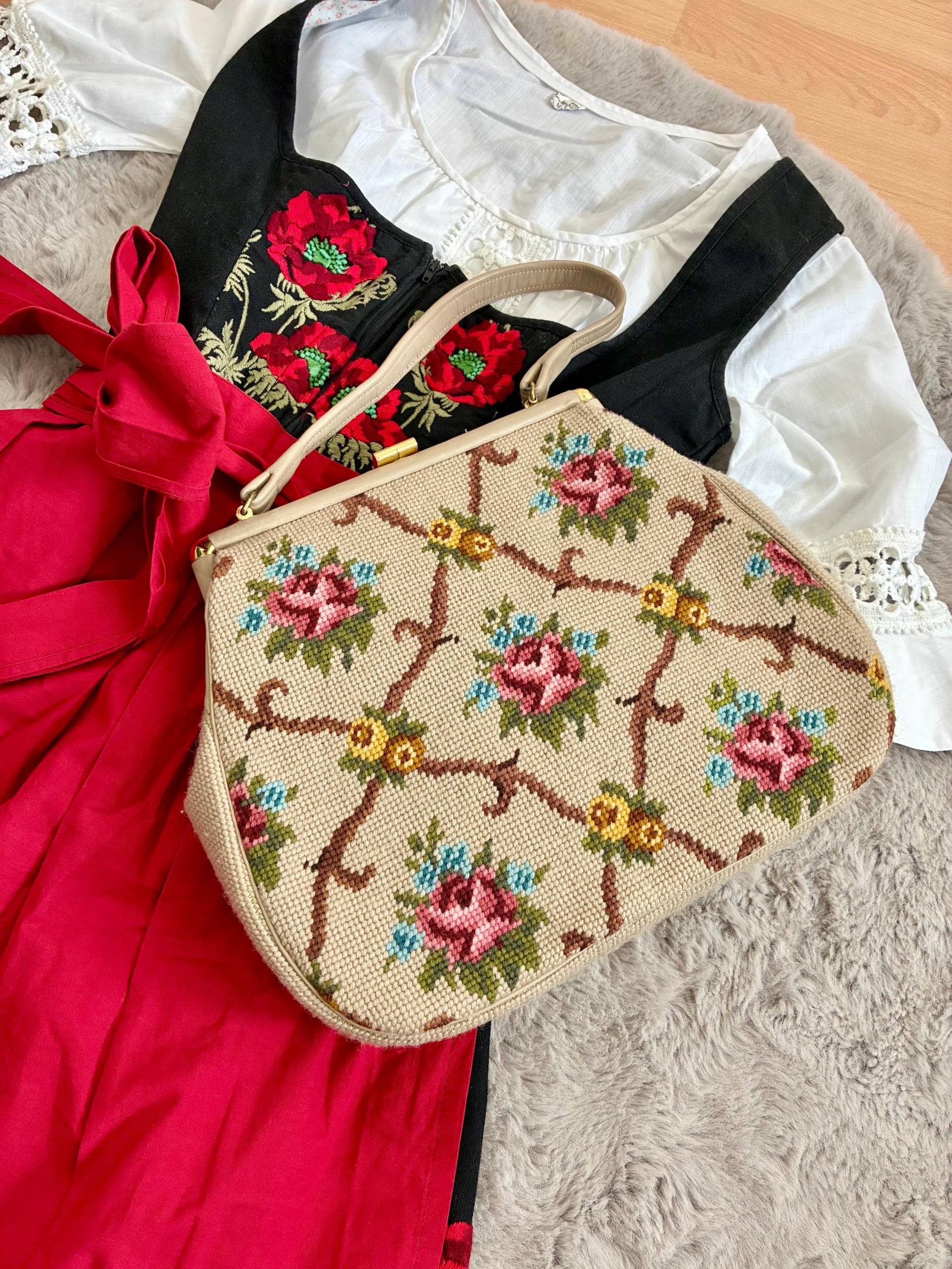 Vintage Gobelin Tasche Dirndl-Accessoire Beige/Gold von DirndlFraeulein