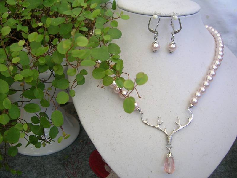 Grazieles Trachtenset Geweih Rosa Perlen 2-Tlg. Mit Ohrringen - Farbwahl von DirndlschmuckBayern