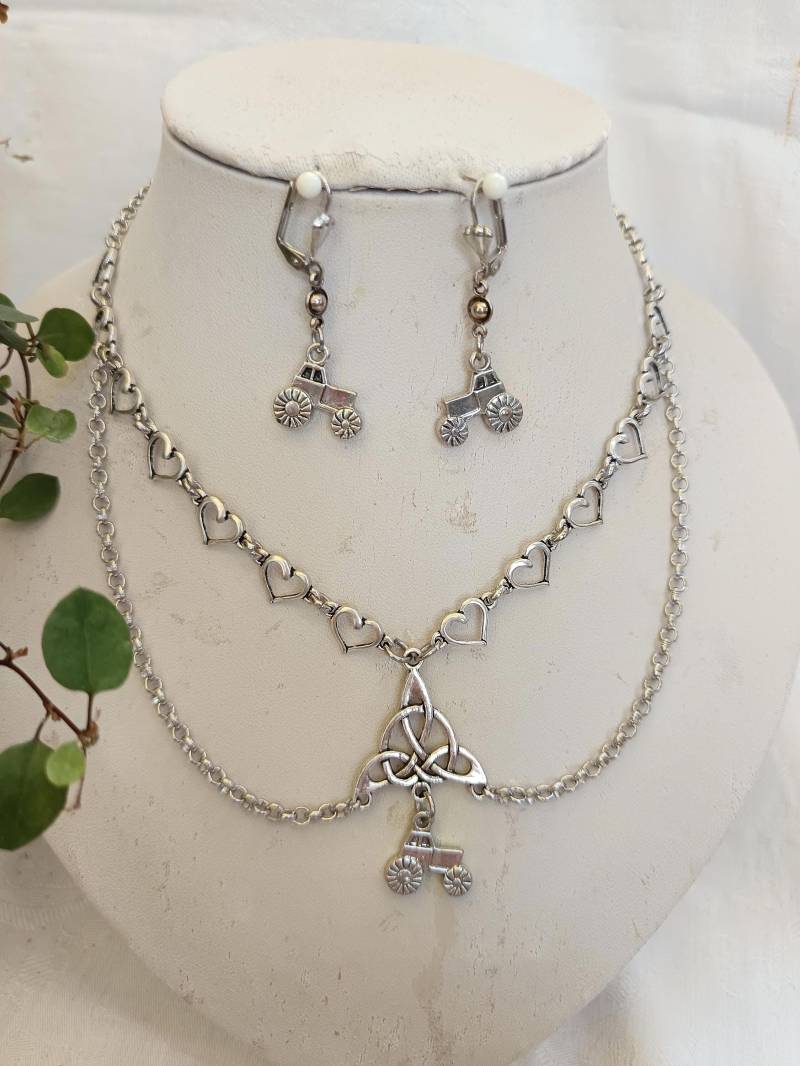 Lustiges Trachtenschmuck-Set 2-Rhg. Mit Kleinen Herzen + Traktor-Charm Altsilber von DirndlschmuckBayern