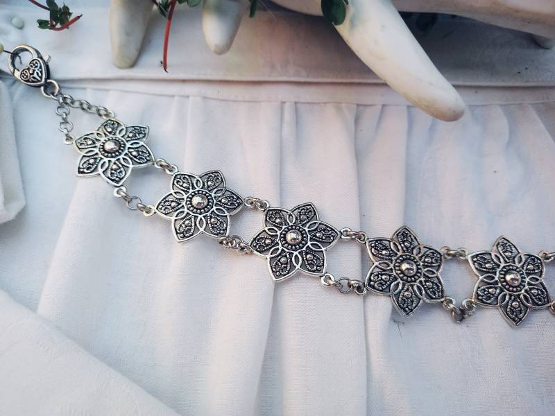 Wundervolle Blüten-Schürzenkette Antiksilber - Retro-Trachtenschmuck von DirndlschmuckBayern