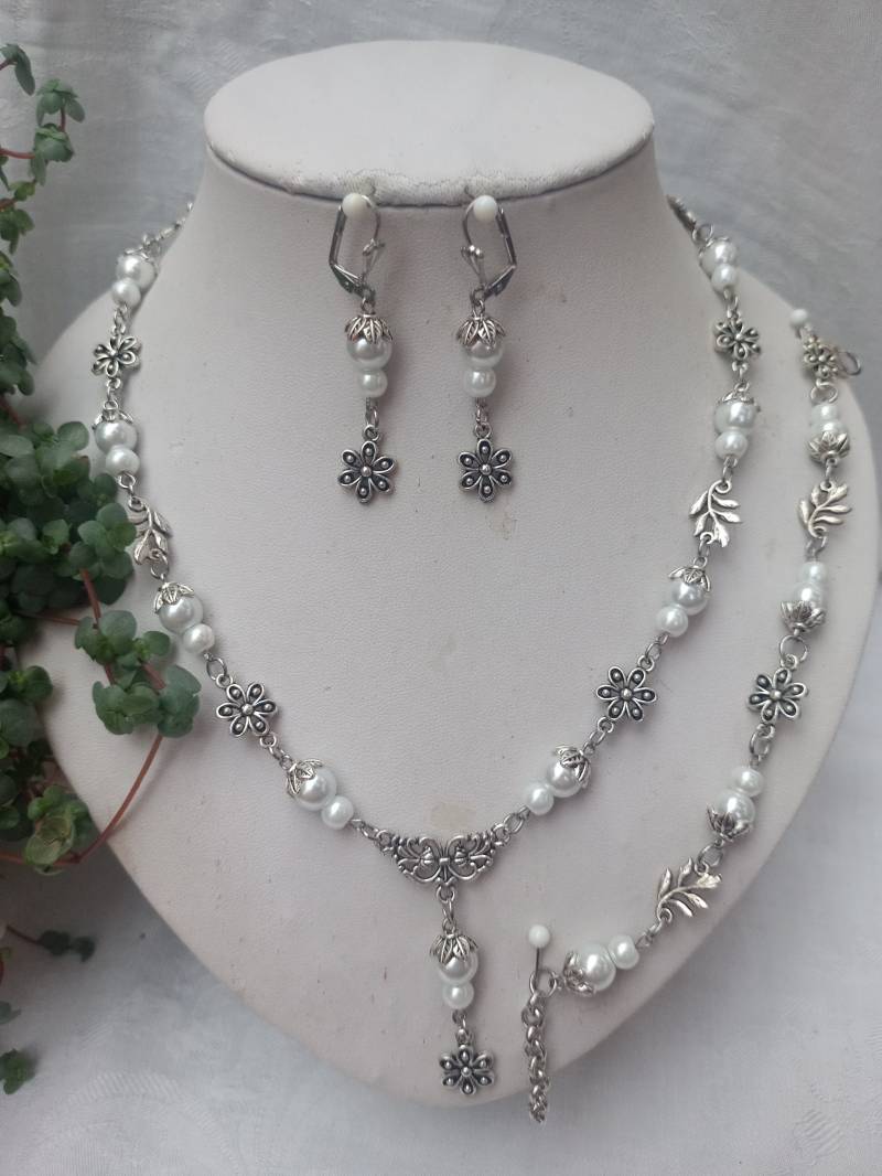 Zierliches Trachtenschmuck-Set 3-Tlg. Aus Weißen Blumen-Perlen + Blättern - Hochzeit 2 Varianten von DirndlschmuckBayern