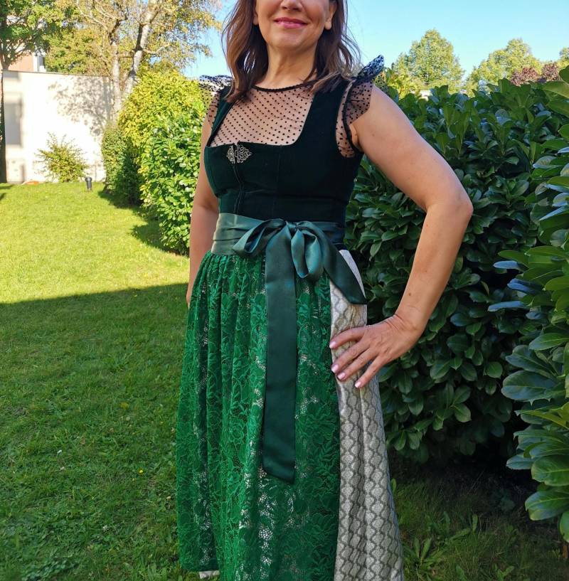 Dirndlbluse Aus Spitze Mit Punkten, 34-36 Größe, Neu | Die Schürze Ist Auch Vorhanden Dirndlbluse Aus Spitze Mit Punkten, 34-36 Größe, Neu | Die Schürze Ist Auch Vorhanden von Dirndlschuerze