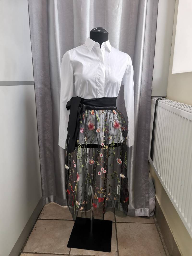 Dirndschürze Aus Spitze, Ca. 68 cm Dirndschürze Aus Spitze, Ca. 68 cm von Dirndlschuerze