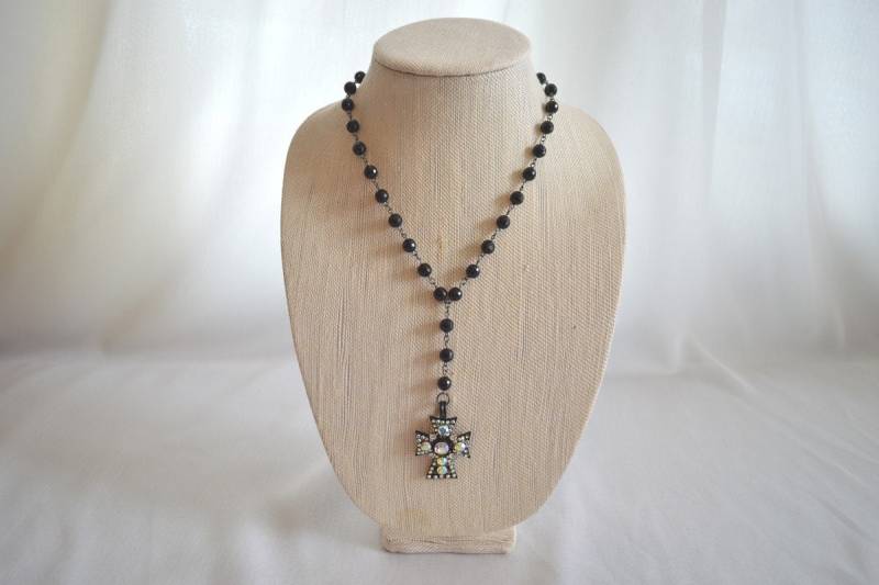 Vintage Rosenkranz Strass Kreuz Halskette Schwarz Facettiert 1990Er Jahre von DirtPoorCouture