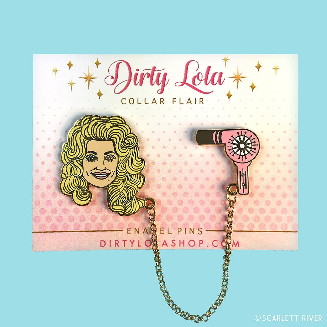Country Babe - Vintage Haare Hard Enamel Pin Kragen Pins Anstecknadel Dirty Lola Country Babe - Vintage Haare Hard Enamel Pin Kragen Pins Anstecknadel Dirty Lola von DirtyLola