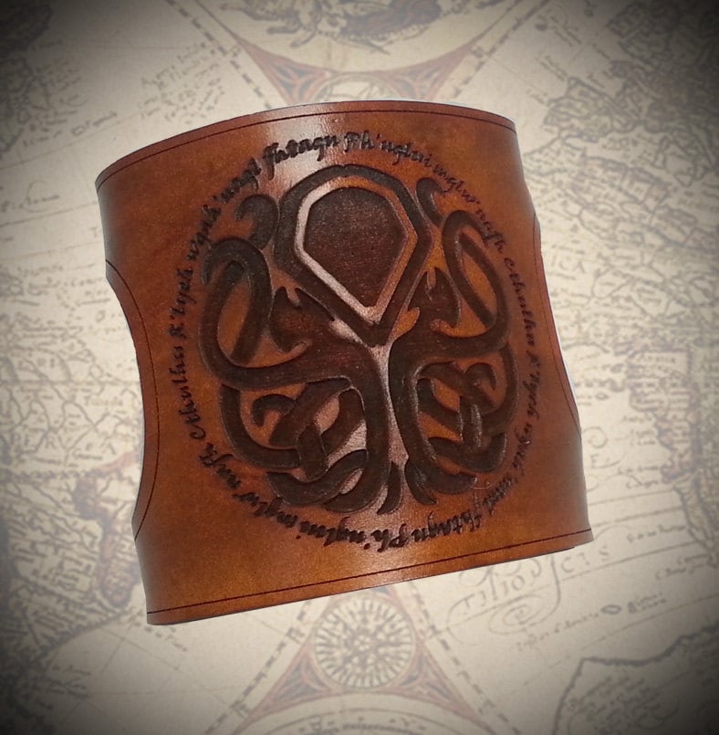 Cthulhu Bündchen Aus Echtem Leder. Farbwahl Cthulhu Bündchen Aus Echtem Leder. Farbwahl von Discombobulous