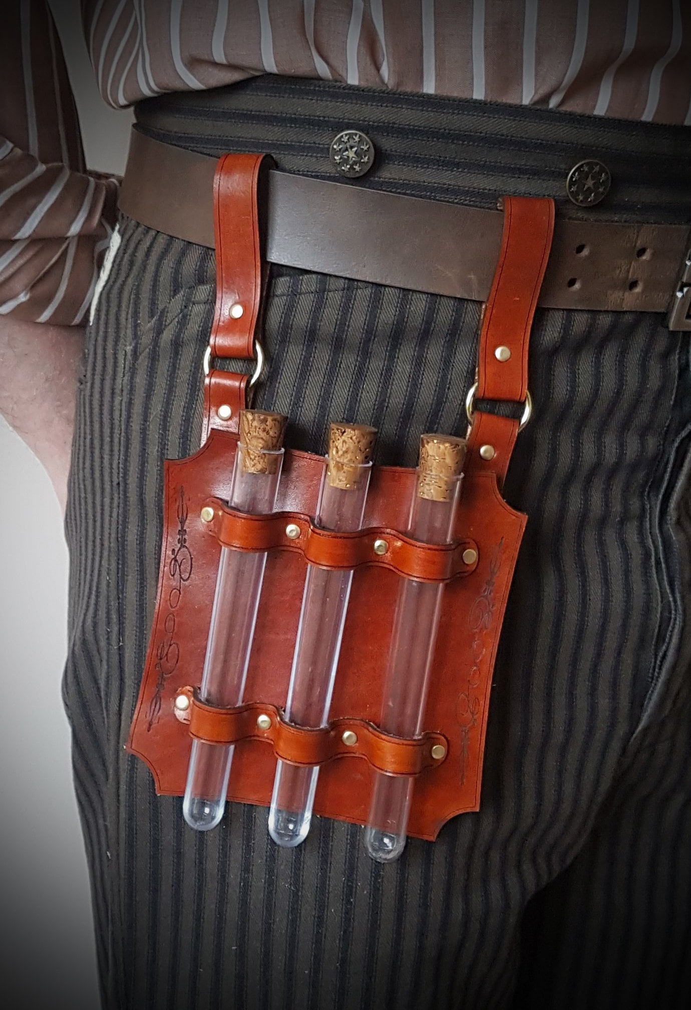 Reagenzglashalter Aus Echtem Leder - Auswahl An Lederfarben von Discombobulous