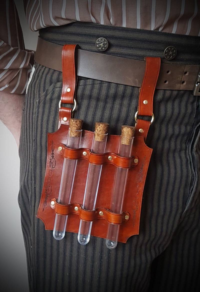 Reagenzglashalter Aus Echtem Leder - Auswahl An Lederfarben von Discombobulous