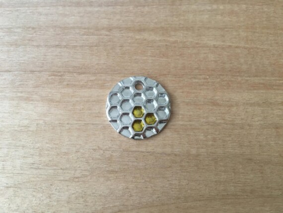 1 - Runde Waben Charme Getönten Silber Messing W/Gold Akzent Schichtung Minimal Schmuck-Charms-Anhänger | As192 von DiscountsForLovely