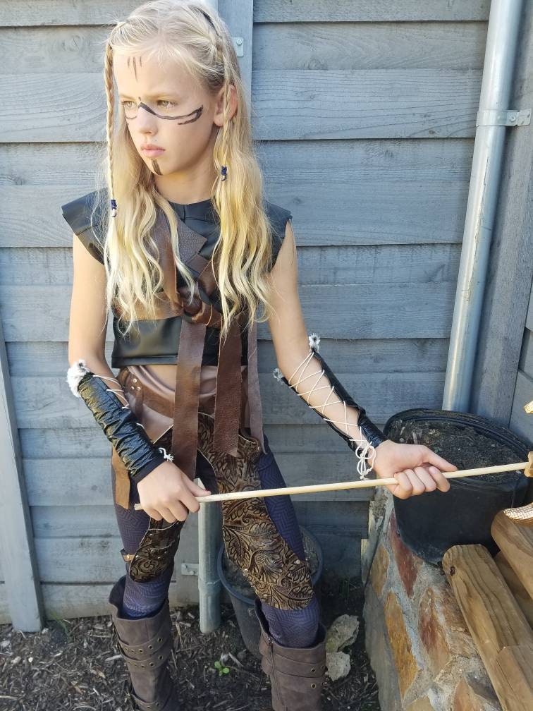 Wikinger Kriegerin Kostüm Mittelalterliches Kunstleder Larp Cosplay Outfit Wikinger Kriegerin Kostüm Mittelalterliches Kunstleder Larp Cosplay Outfit von DisguiseMeDesign