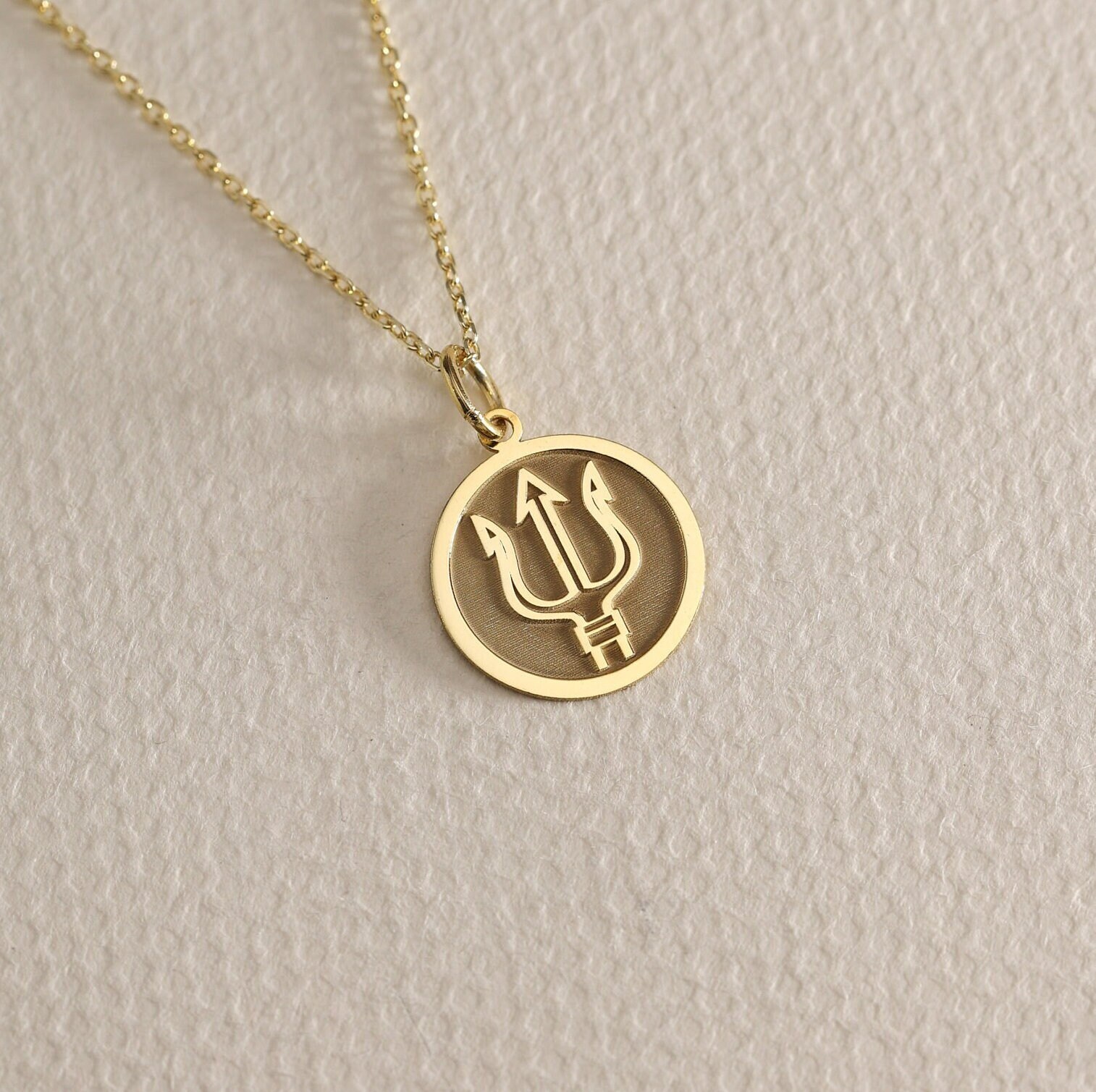Gold Solid 14K Echtgold Trident Halskette, Personalisierte Anhänger, Zierliche Charm Poseidon Schmuck Gold Solid 14K Echtgold Trident Halskette, Personalisierte Anhänger, Zierliche Charm Poseidon Schmuck von DiskGold