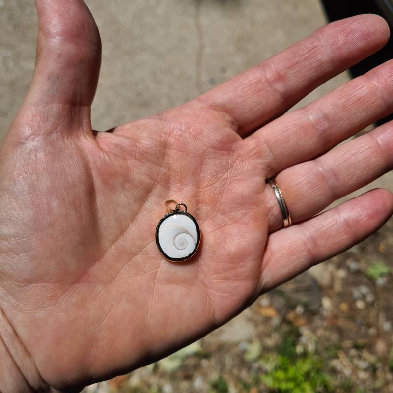 Auge Der Heiligen Lucia Anhänger Aus 18 Karat Gold, Glückliche Frau von Dismoiceline