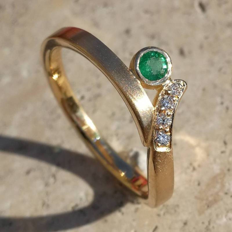 Smaragd - Und Diamantring Aus 18 Karat Gelbgold von Dismoiceline