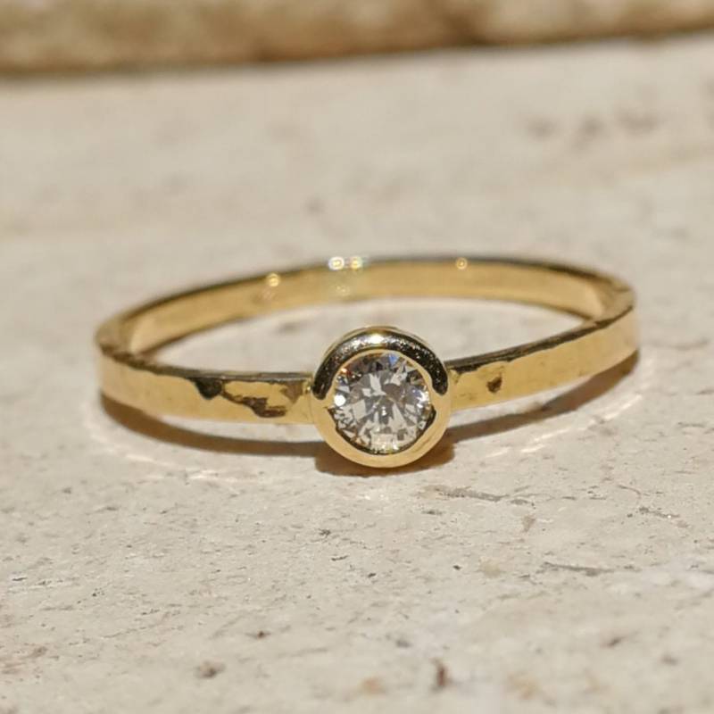 Verlobungsring Aus 18 Karat Gold Und Ein Diamant von Dismoiceline