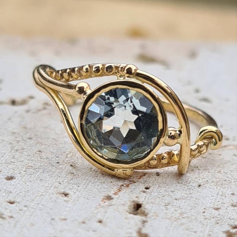 Zu Senden, 18 Karat Gelbgoldring Mit Einem Topas Für Damen von Dismoiceline