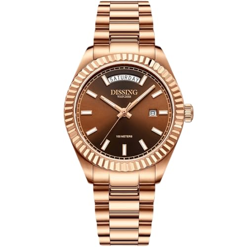 Dissing Handuhr – Armbanduhr Edelstahl 39mm – Robuste Uhr mit Tag- und Datumsanzeige – Uhren mit Alltagstauglichkeit – Armbanduhren für mit Funktion Dissing Handuhr – Armbanduhr Edelstahl 39mm – Robuste Uhr mit Tag- und Datumsanzeige – Uhren mit Alltagstauglichkeit – Armbanduhren für mit Funktion von Dissing Watches