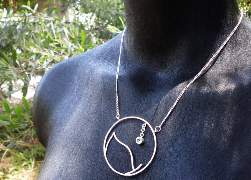 Handgemachte Große Silberne Blatt-Hoop-Halskette von DistantTheDawn