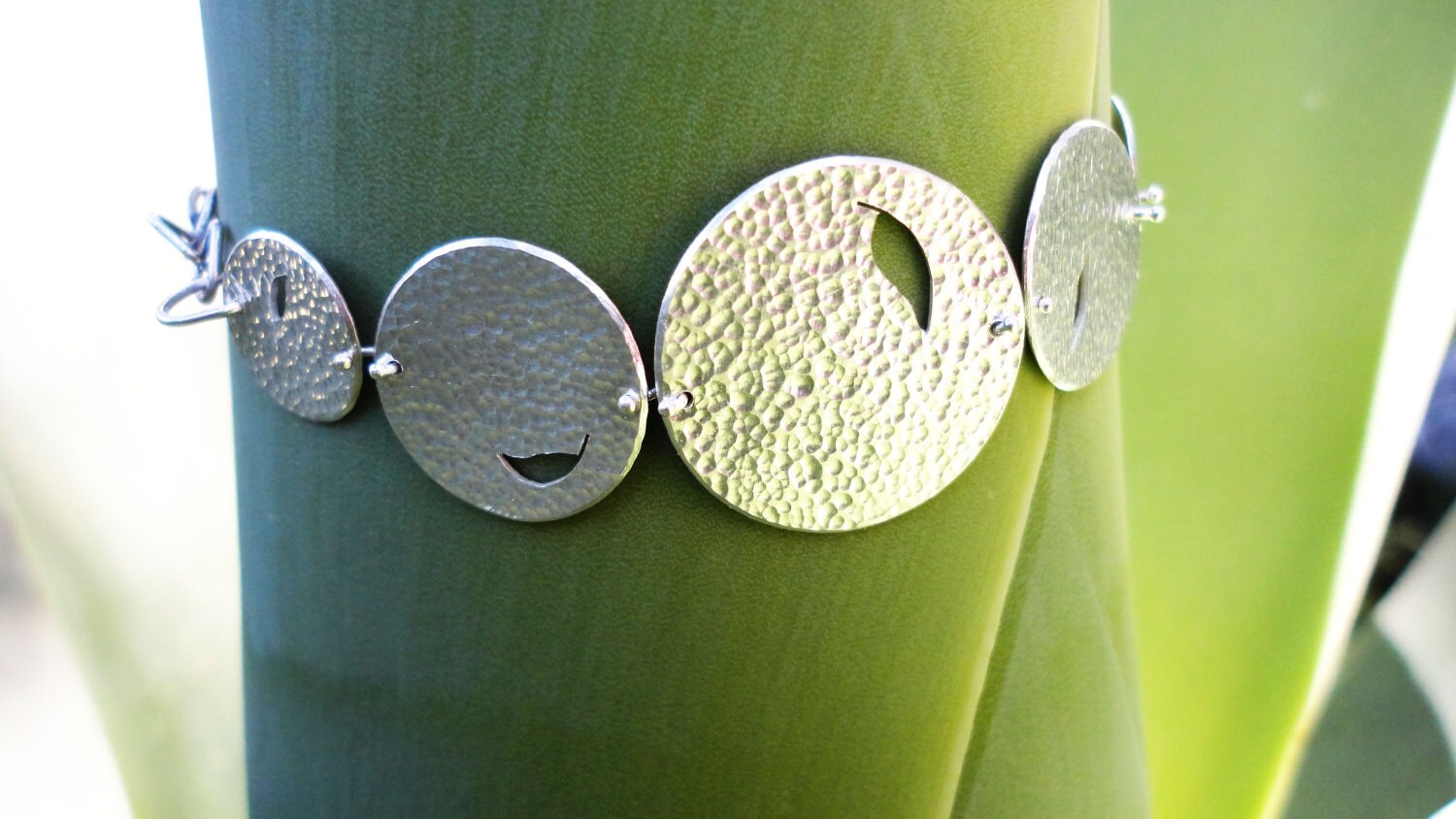 Handgemachte Recycled Sterling Silber Fallende Blätter Armband, Sommer Schmuck Handgemachte Recycled Sterling Silber Fallende Blätter Armband, Sommer Schmuck von DistantTheDawn