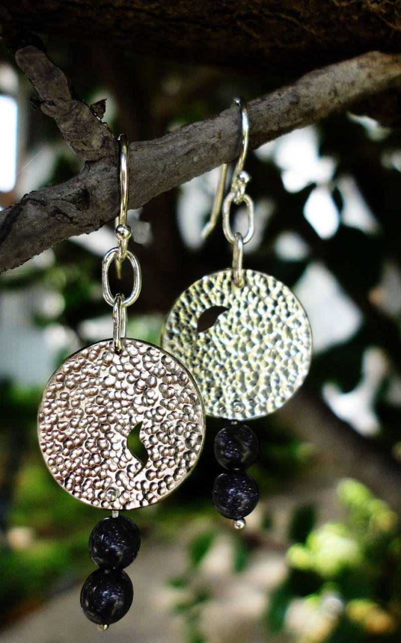 Handgemachte Sterling Silber Ohrringe, Fallende Blätter Disk Handwerker Schmuck von DistantTheDawn