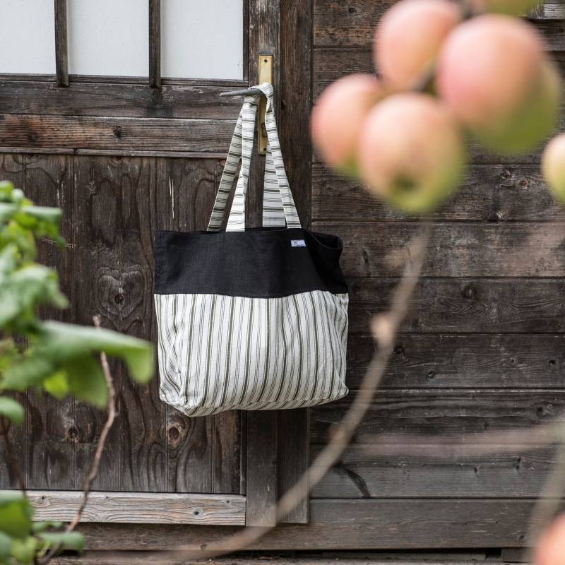 Große Robuste Tasche Aus Baumwolle Und Leinen, Weiß Grün Gestreift Schwarz von DistelfinkDesigns