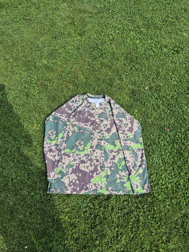 Rash Guard in A Unique Camouflage Pattern, Size Xl von DistinctiveCamo