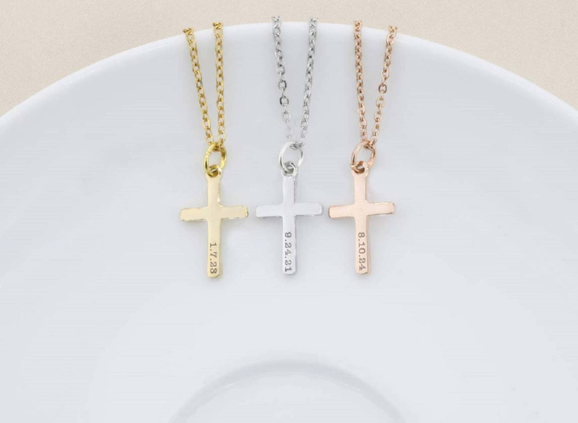 Taufe Geschenk Benutzerdefinierte Kreuz Halskette Christlicher Schmuck Erste Kommunion Mädchen Personalisierte Datum Gold von DistinctlyIvy