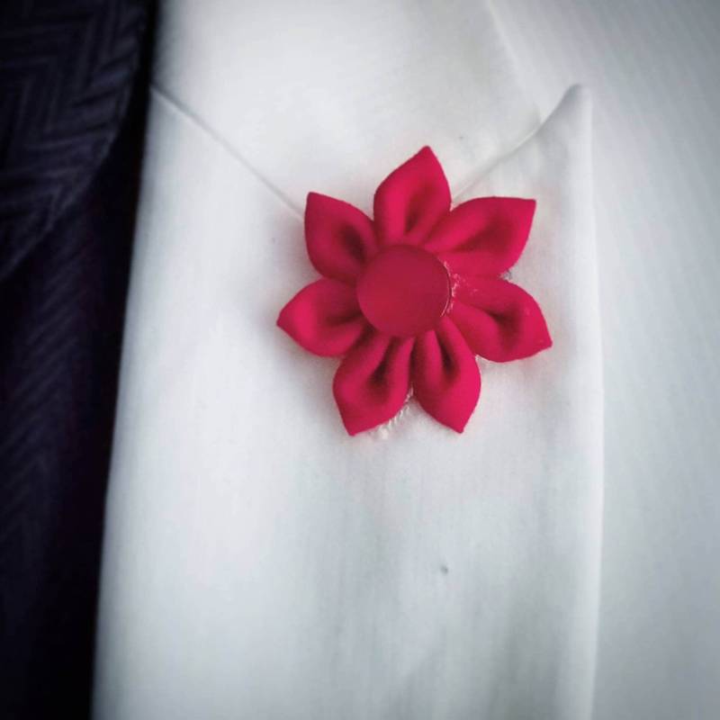 Rote Reversblume. Herren Blumen Anstecknadel. Hochzeit Reversblume von DistinguishGentleman