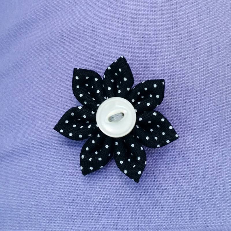 Schwarz Mit Weißen Punkten Reversblume Anstecknadel Herren Reversblume. Blumen Anstecknadel. Hochzeit von DistinguishGentleman