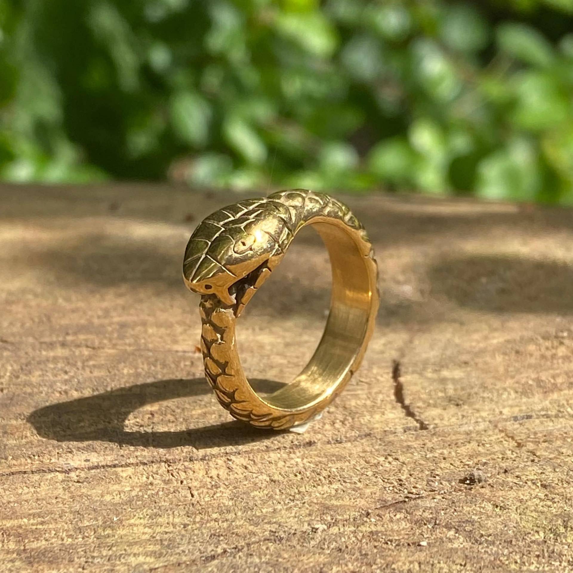 Herren Gold Schlangen Ring - Cobra Style Edelstahlschmuck Unisex Schmuck Viper Vintage Männer Bandring von Districtjewellery