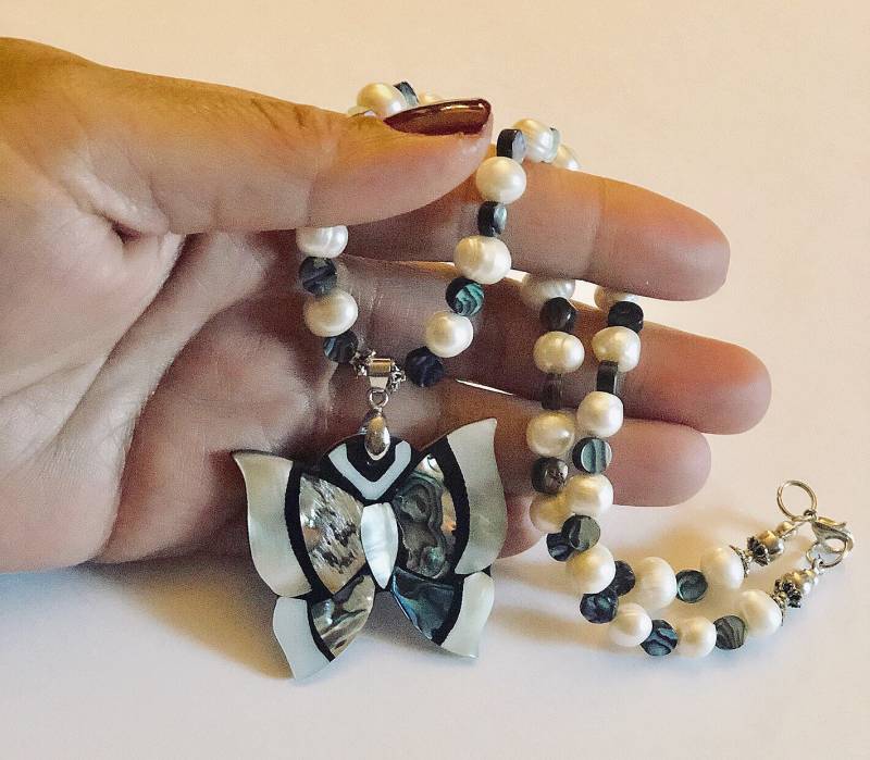 Abalone Schmetterling Halskette von DivaChicTreasures