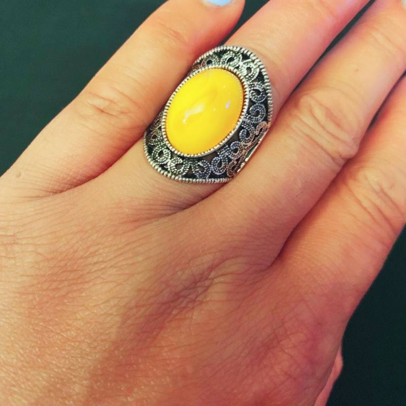 Gelbe Ovale Harz Ring, Ring Für Frauen, Antik Silber Vergoldet Modeschmuck, Cocktail-Ring, Statement-Ring, Größe 8 von DivaChicTreasures