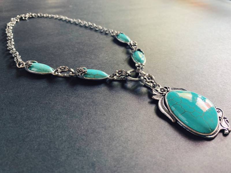Howlith Anhänger Halskette, Handgemachte Statement Schmuck, Damen Silber Geschenk, Boho Style Howlith Anhänger Halskette, Handgemachte Statement Schmuck, Damen Silber Geschenk, Boho Style von DivaChicTreasures