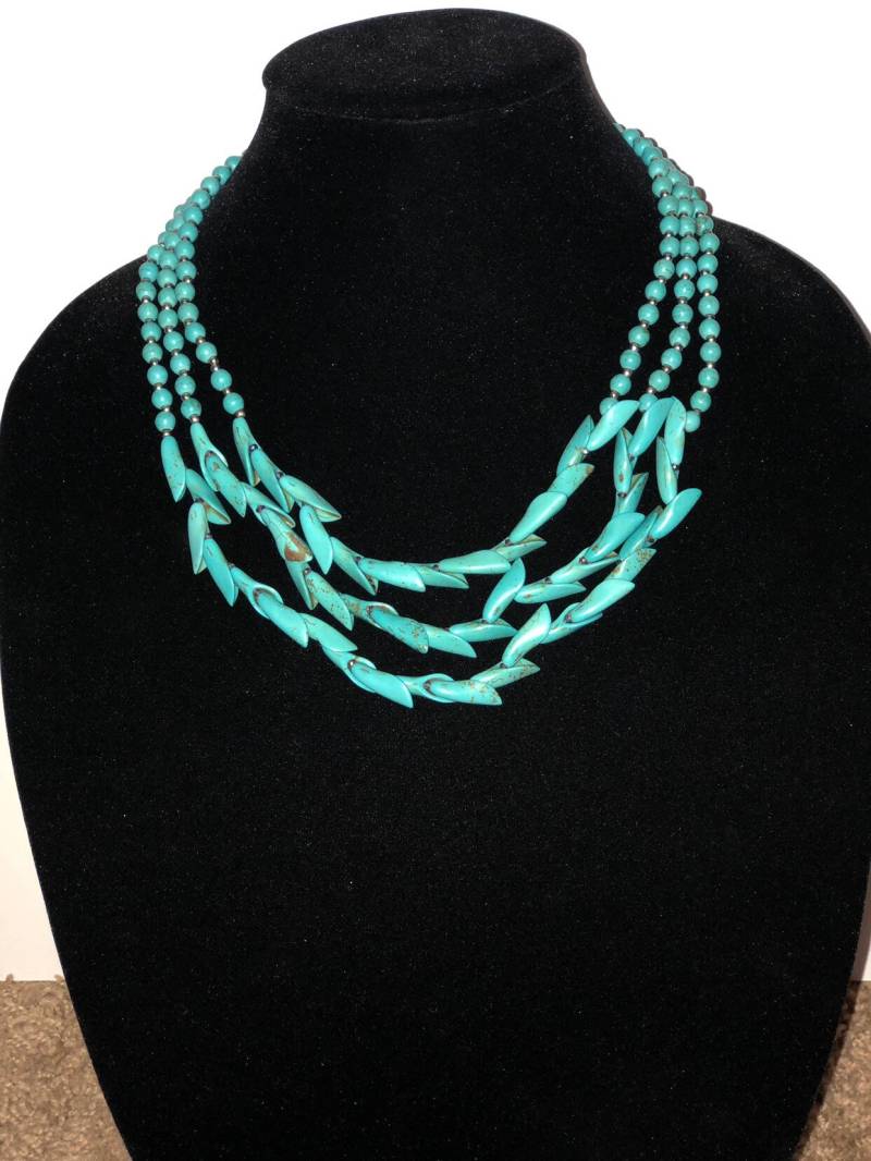 Multistrand Türkis Blau Howlith Halskette, Handarbeit, Perlen, Statement Schmuck Für Frauen, Layered, Mehrschichtig, Mode Boho von DivaChicTreasures