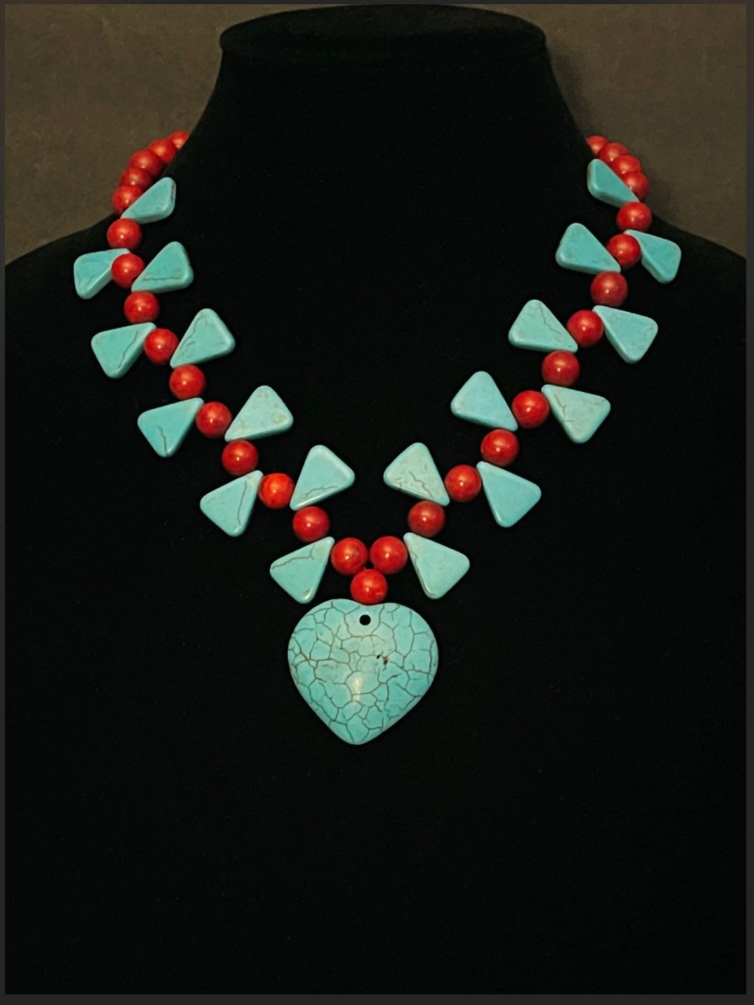 Rot Und Blau Howlith Perlen Halskette Mit Herz Anhänger, Edelstein Halskette, Kragen Mode Statement Schmuck Für Frauen von DivaChicTreasures