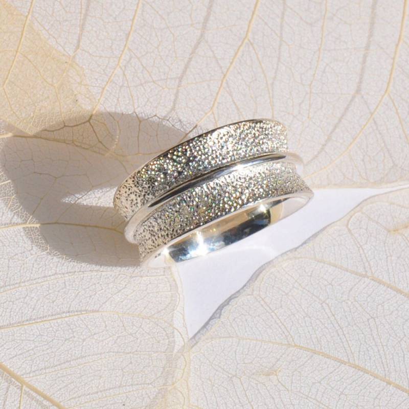 Breiter Ring Silber 925 Mit Eingeprägter Struktur, Extravagantes Design, Statement Schmuck, Wunderschöner von DivaKreationen