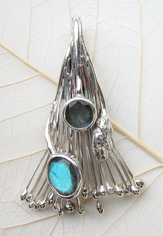 Labradorit Anhänger Silber 925, Facettierter Labradorit, Wunderschöne Farben, Bläulich Schimmernd, Statement Anhänger, Hübsch Und Besonders von DivaKreationen