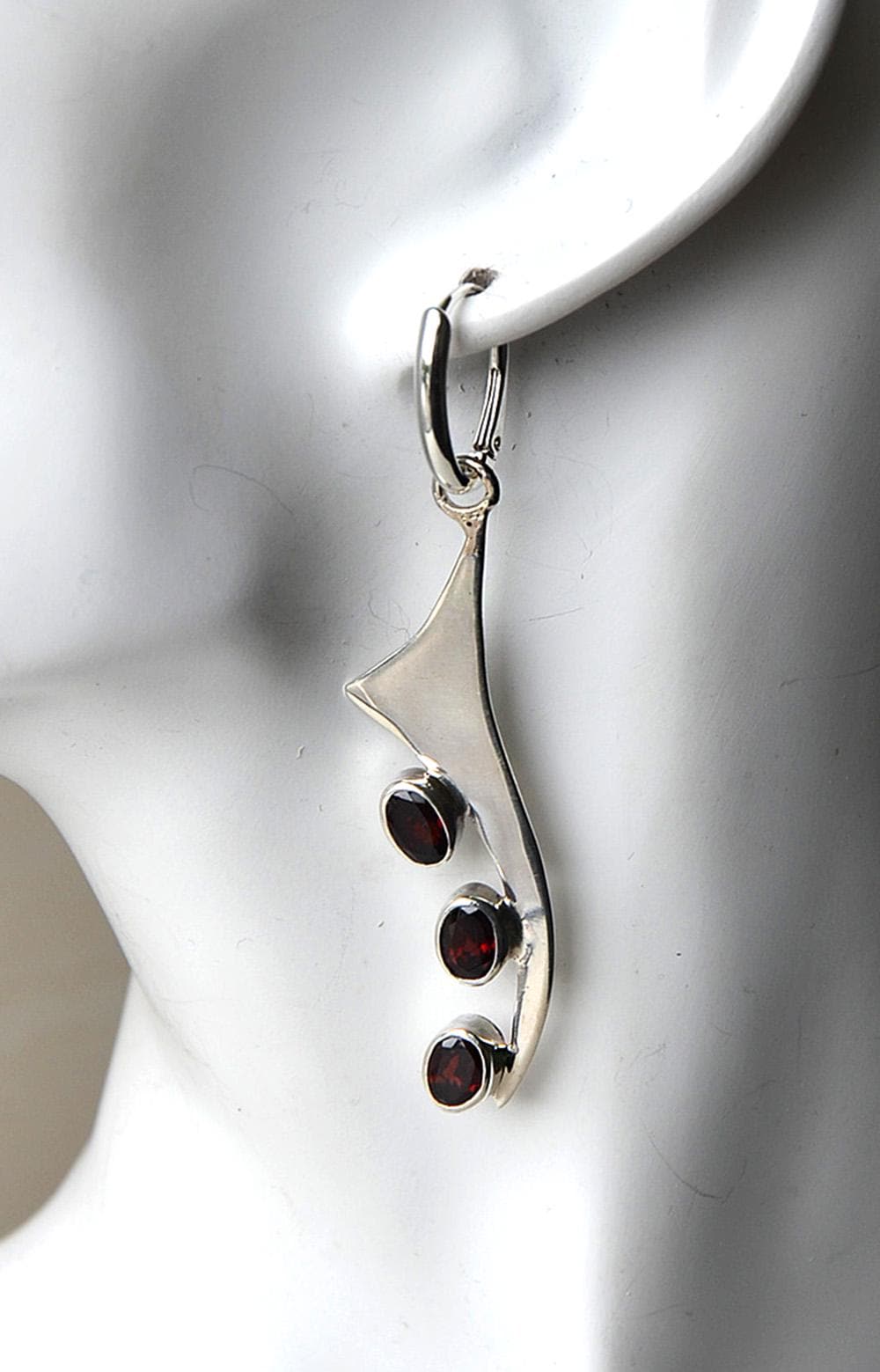 Ohrringe Aus Silber 925, Glänzend Mit 3 Granate - Extravagantes Design Zum Auffallen von DivaKreationen